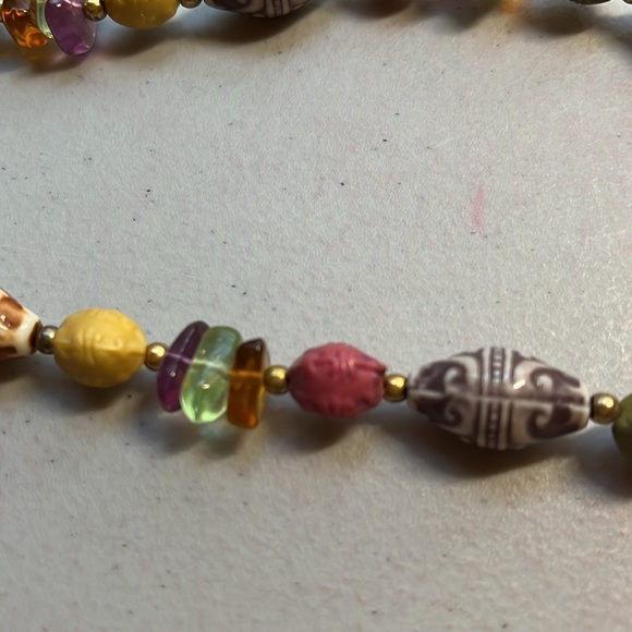 Handcrafted beaded necklace - Picture 4 of 4